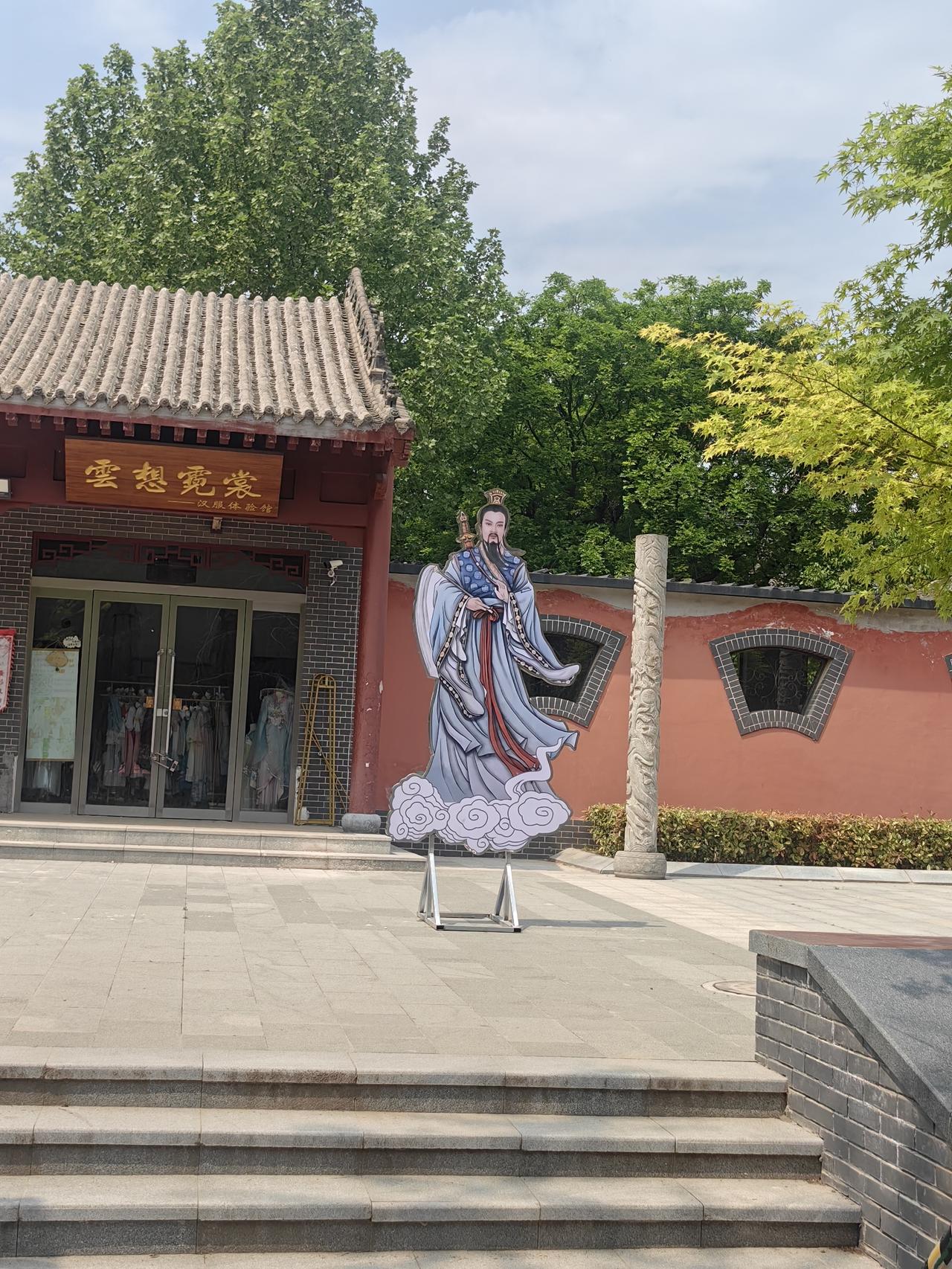 分享一张最近随手拍的照片永乐宫正在准备迎接五一