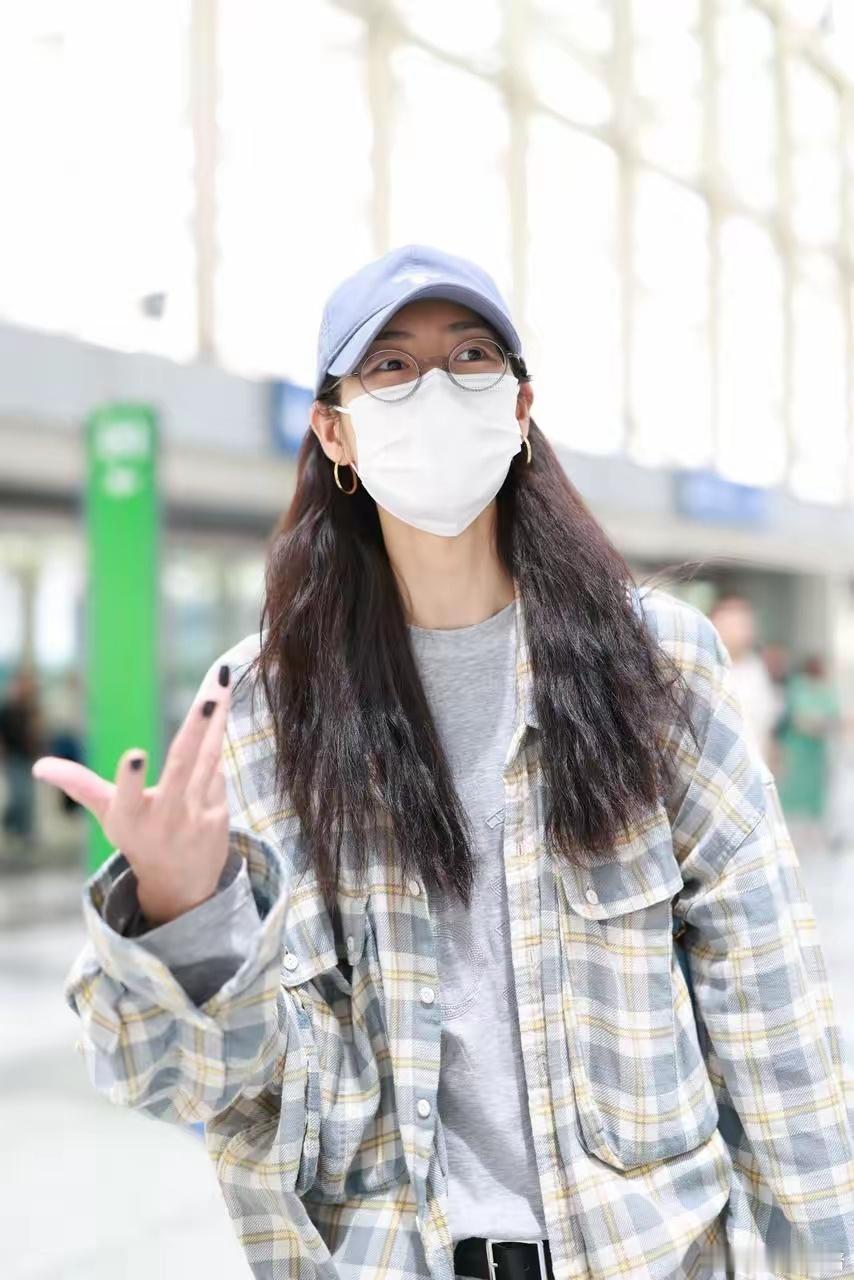 刘雯现身机场井柏然眼光果然独到，这才明白她与倪妮本质不同 ​​​