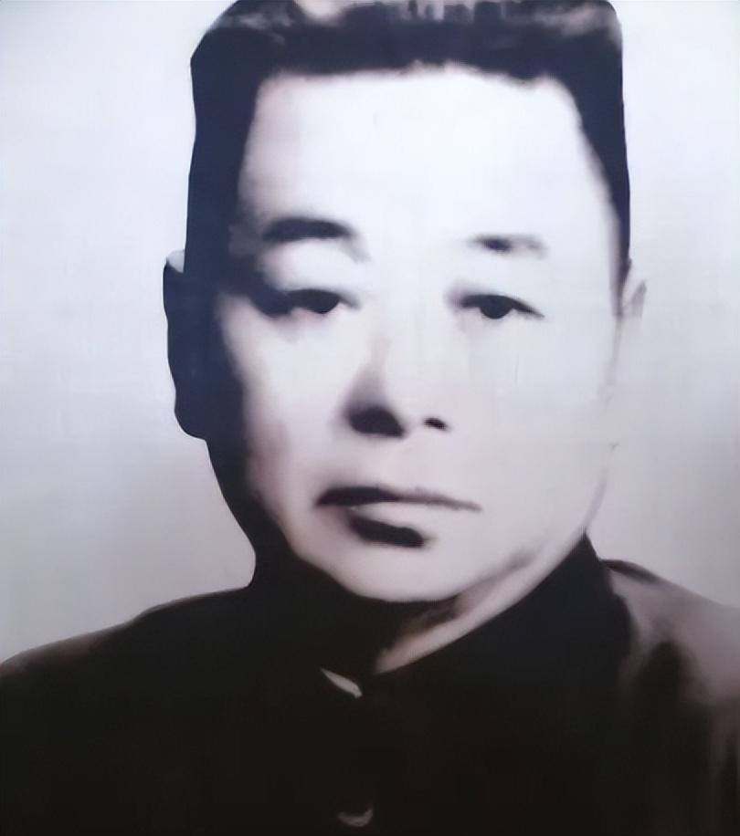 1948年10月，蒋介石让淞沪警备司令宣铁吾派人抓捕范绍增，宣铁吾将消息散布出去