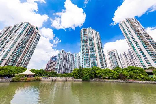 刺激消费，首当其冲是刺激住房消费，其影响力远大于文旅、餐饮、观影、购物、教育等其