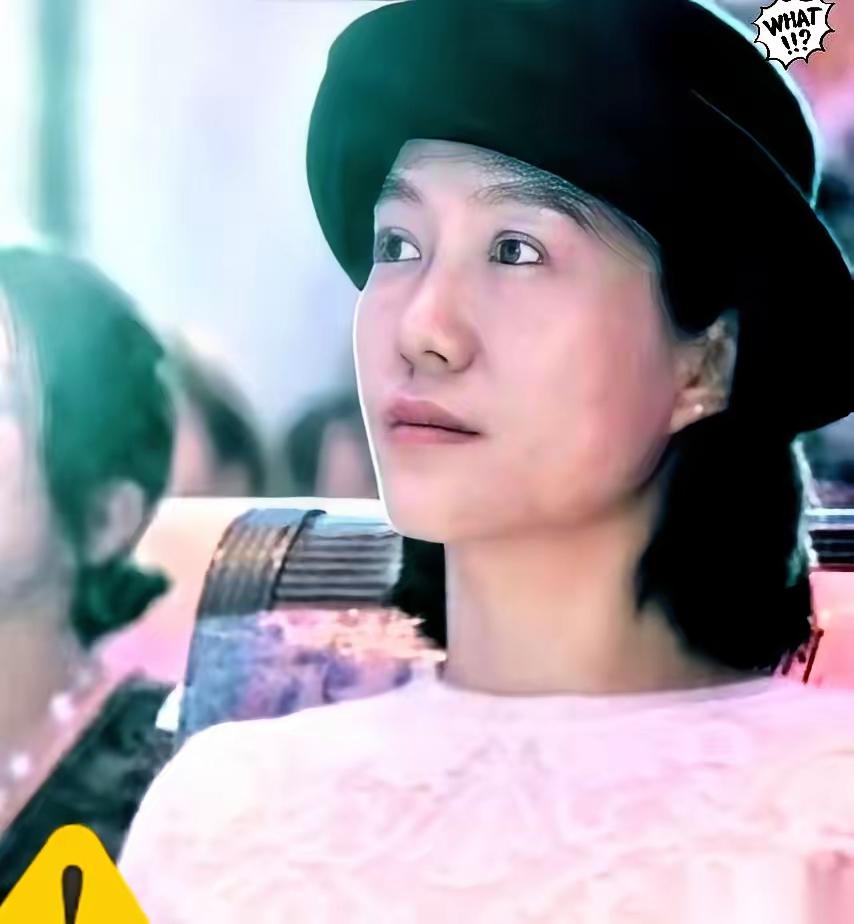 他刚走，她就搬进了清华的教授公寓。
一堆人就等着看她笑话，等着看她哭天抢地，等着