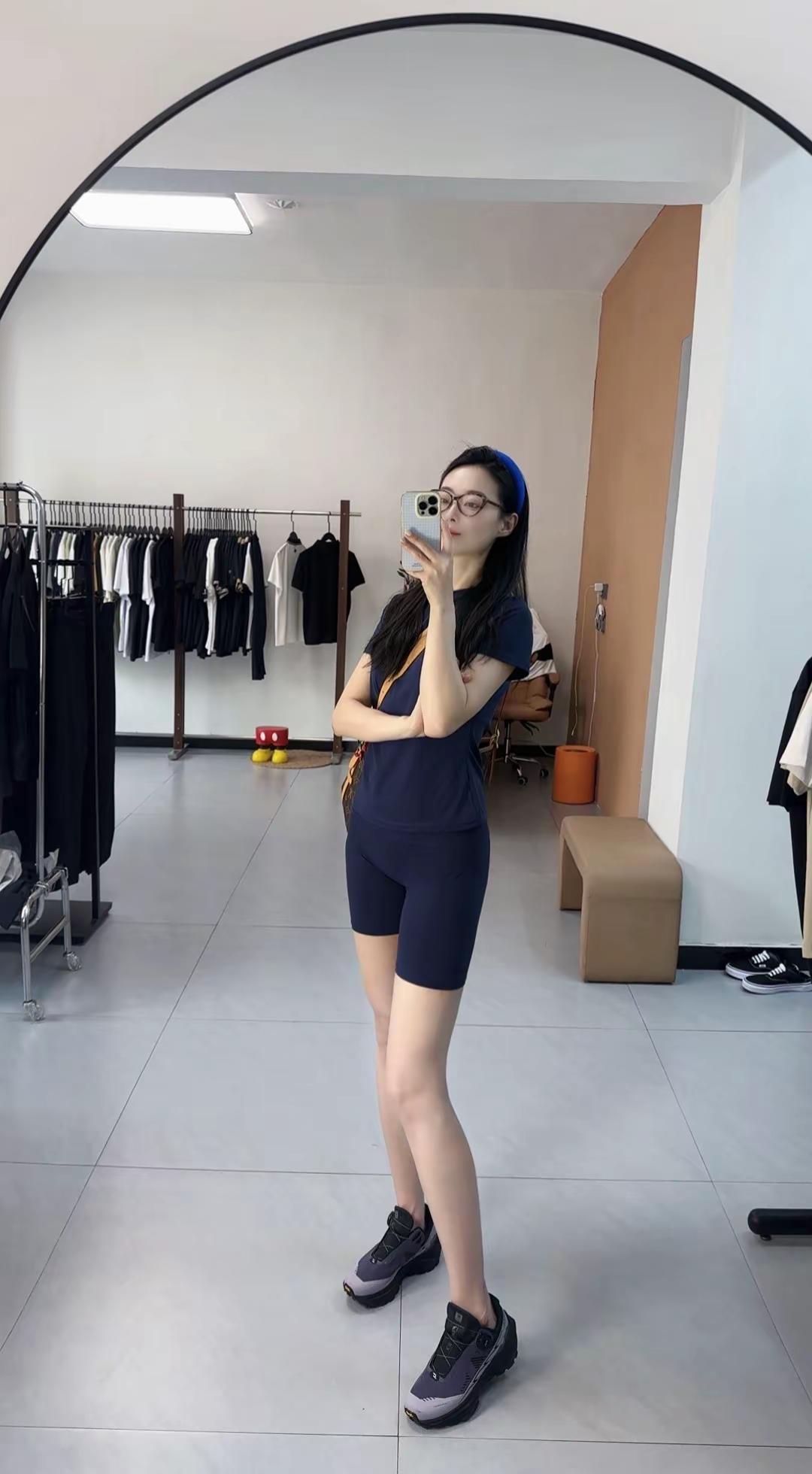 我永远喜欢那些优秀又谦逊的人，明明有吊打他人的实力，却又毫无优越感对人温柔的像傍