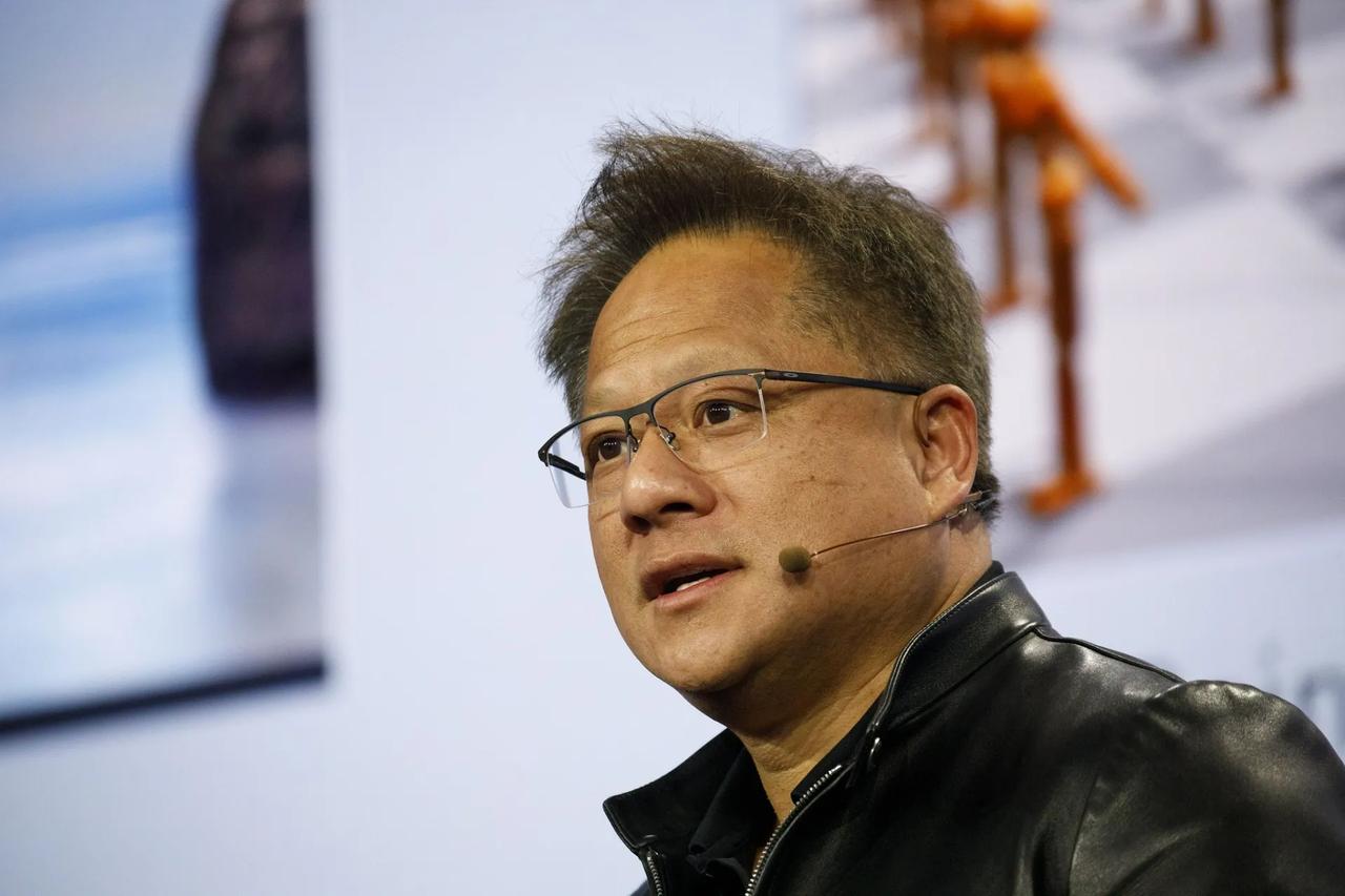 最近全网刷屏一个特别“提气”的话题：美国四大顶级芯片巨头，如今CEO清一色都是华