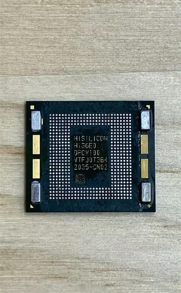 麒麟9050 Pro，让很多人重新认识了芯片竞争。它用实力证明了一件事：制程落后
