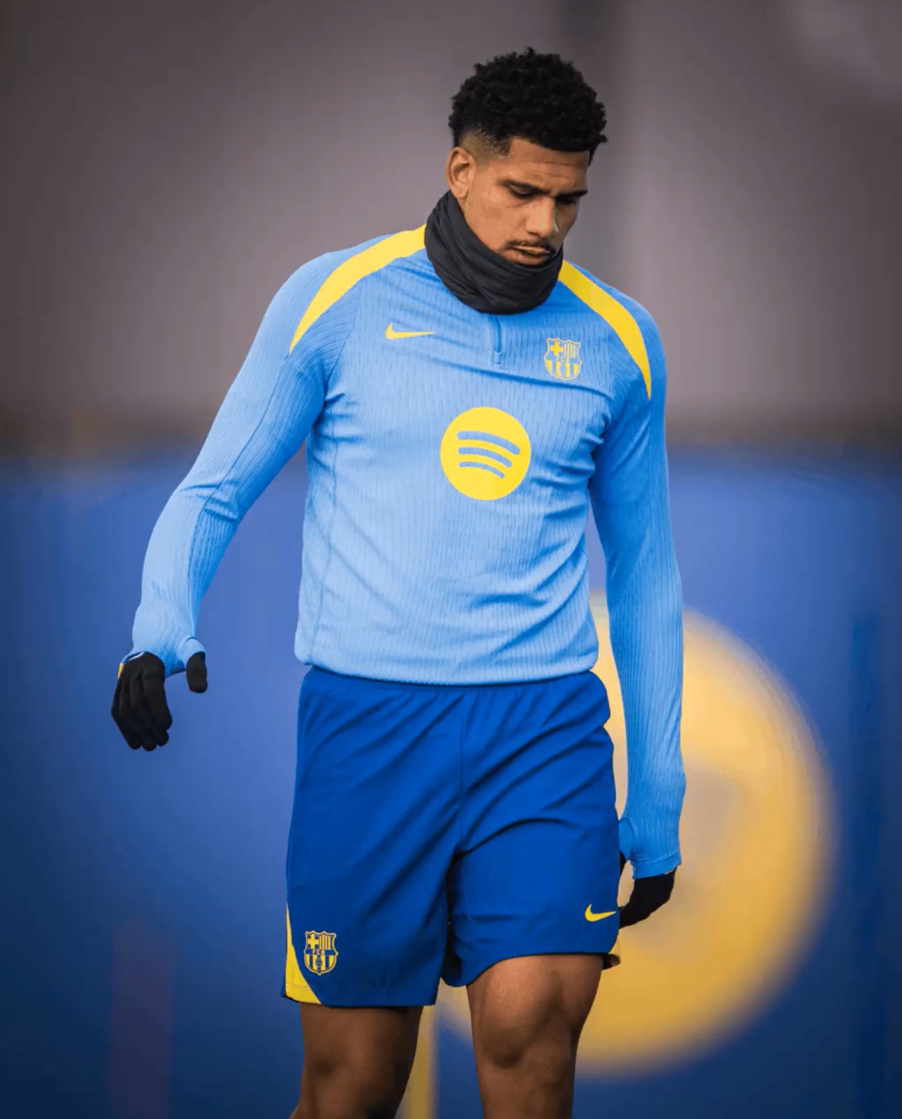 世体：阿劳霍今天不会入选大名单，他告诉弗里克他还没准备好。奥尔莫喝佩德里将复出参