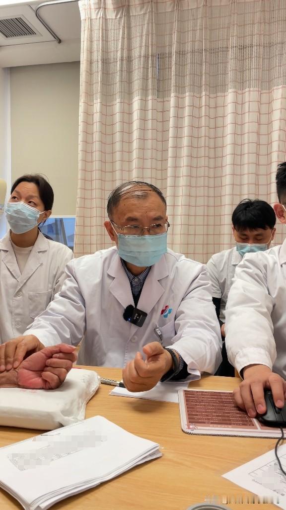 肝郁气结再加上气血不足，结合在一起，身体该有多难受？
我来告诉你，那是真的感觉特