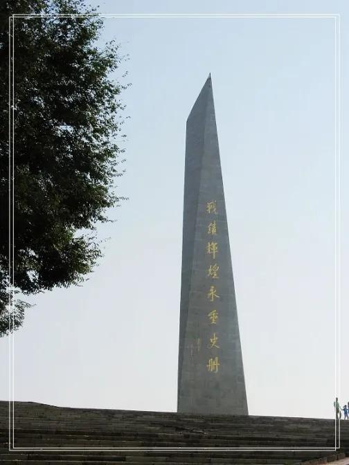 1947年，解放军在狮脑山久攻不下，而山上竟还传来小孩的哭声，侦察兵冒险摸上山一