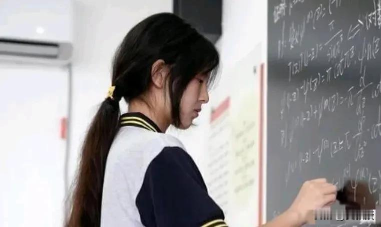天才少女姜萍
现在什么情况？多少分数
我们都期待她的好消息，原本定于八月底公布的
