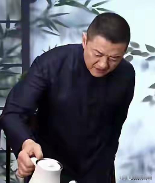 真是让人看不懂了，这也太魔幻了。

那个前阵子还被全网群嘲欠债4000万的李亚鹏