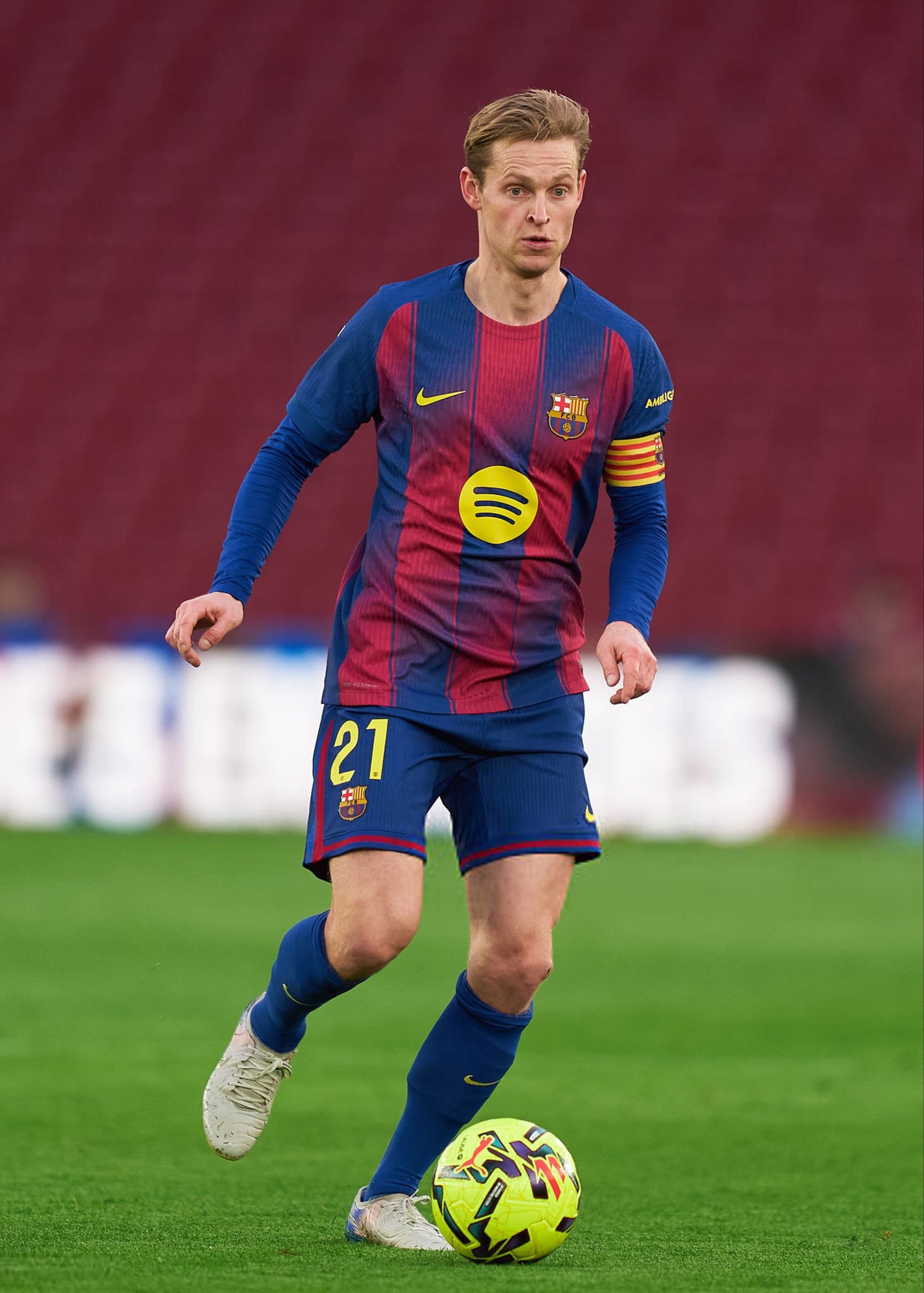 🇳🇱在西甲联赛中代表巴塞罗那出场次数最多的荷兰球员： - 科库 (205) 