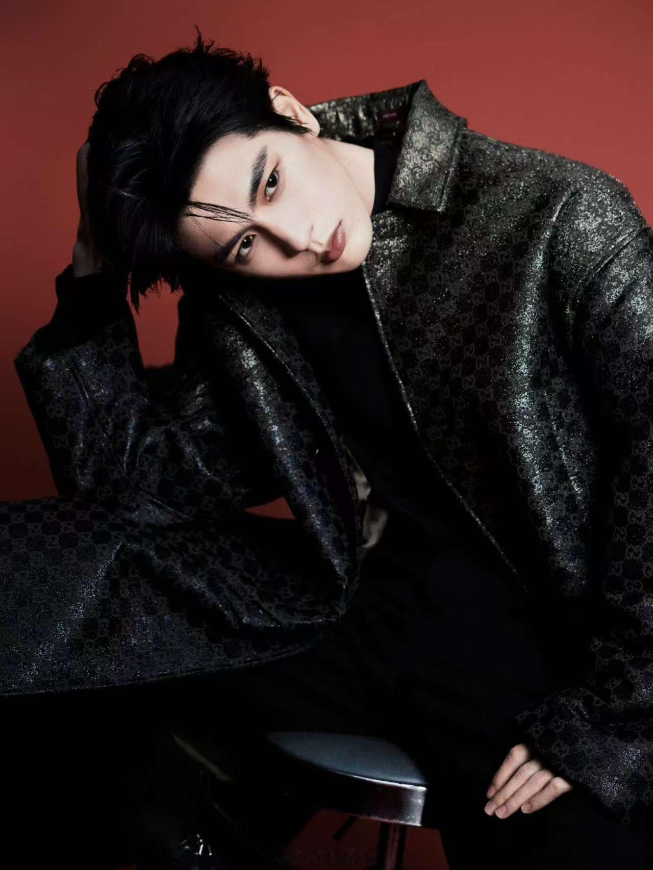 张凌赫红与黑复调交响，今日份“野王”，