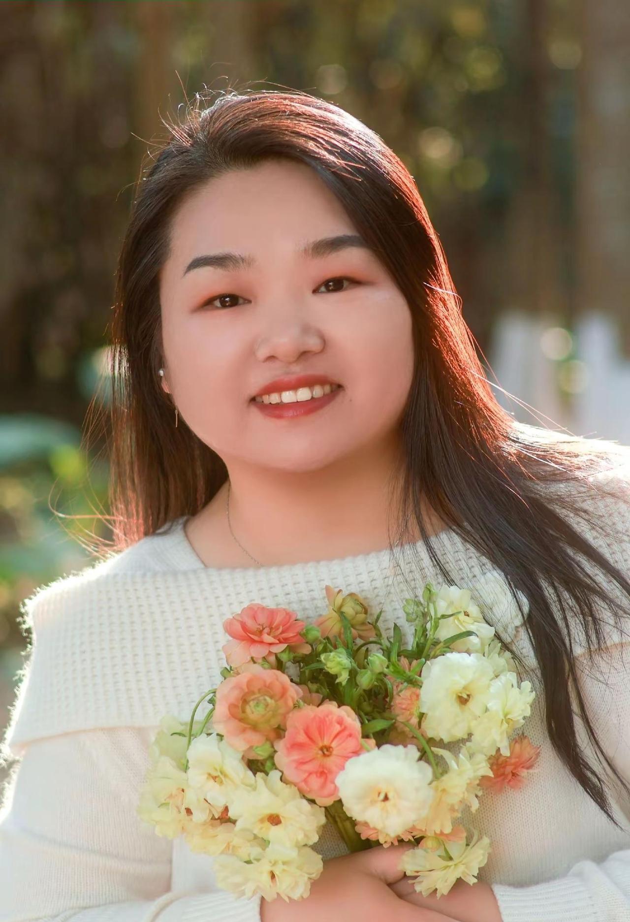 与时光握手言和，与生活温柔对酌。以平常心，渡烟火日，以知足心，赏四季景。