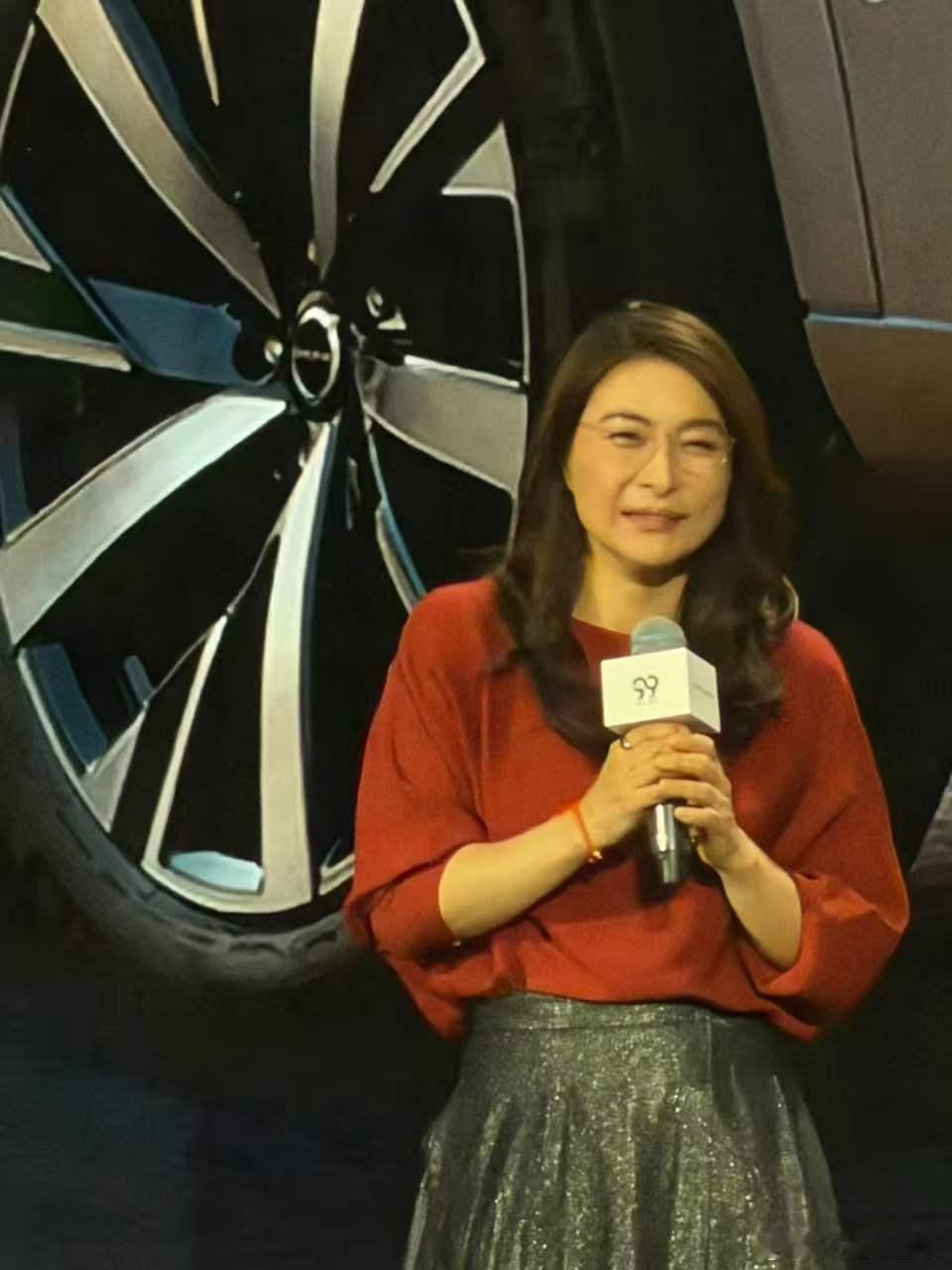 郭晶晶现身沃尔沃99周年庆典今晚的沃尔沃99周年庆典现场，出现了跳水传奇郭晶晶！