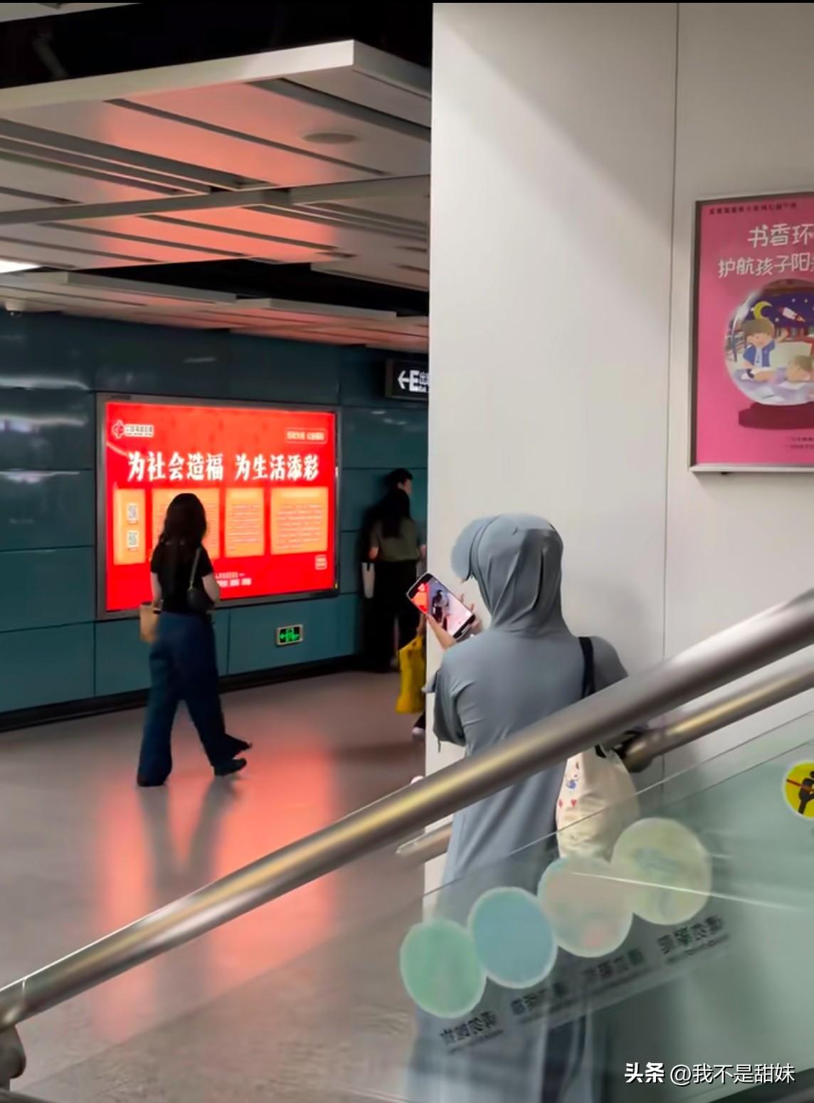 女子抓三取证成功🏆！
建议面对老公出轨的女性都这样⬇️
防晒衣是背着老公买的，