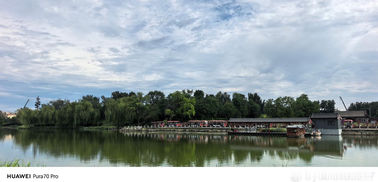我确实是年会抽奖中了一部华为P30
就当备用机拍照
结果用着用着
就变成主机了