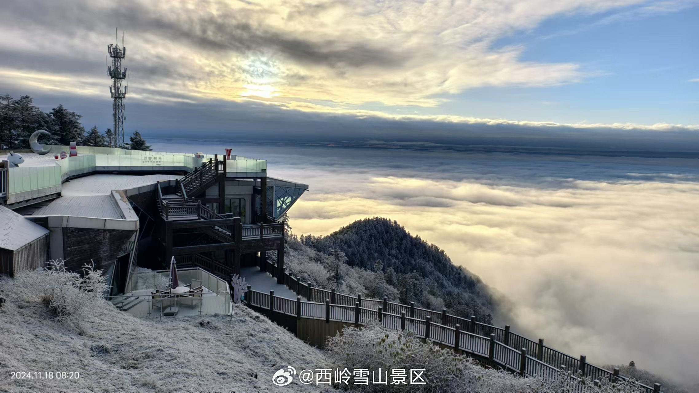 #今日西岭# 11月18日西岭雪山日月坪区域迎来新一轮降雪雪山、云海、日出，美出