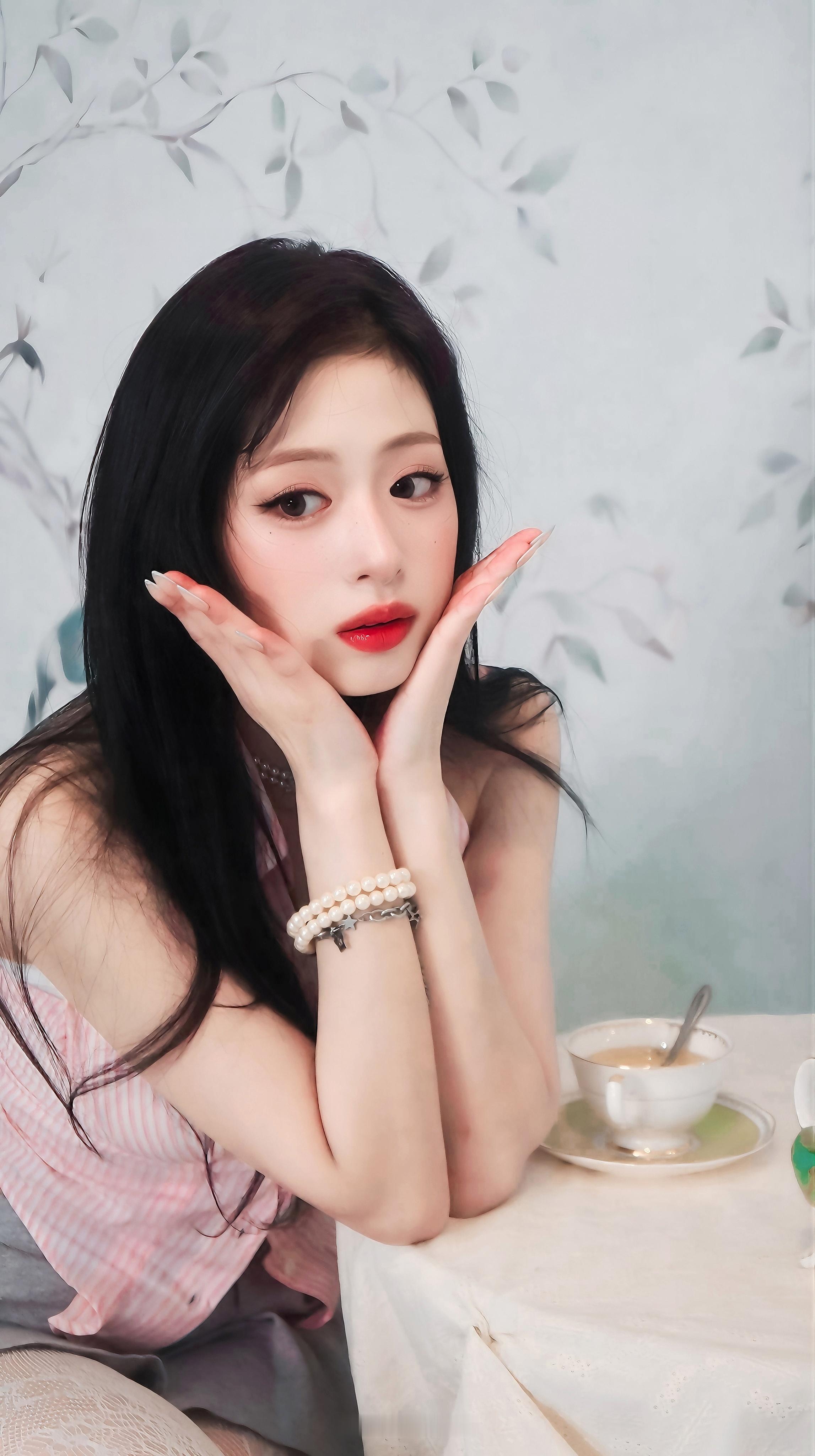 ▸▹▸  ☕️ 🍰｜郑雅娴 Ahyeon 壁纸自修 