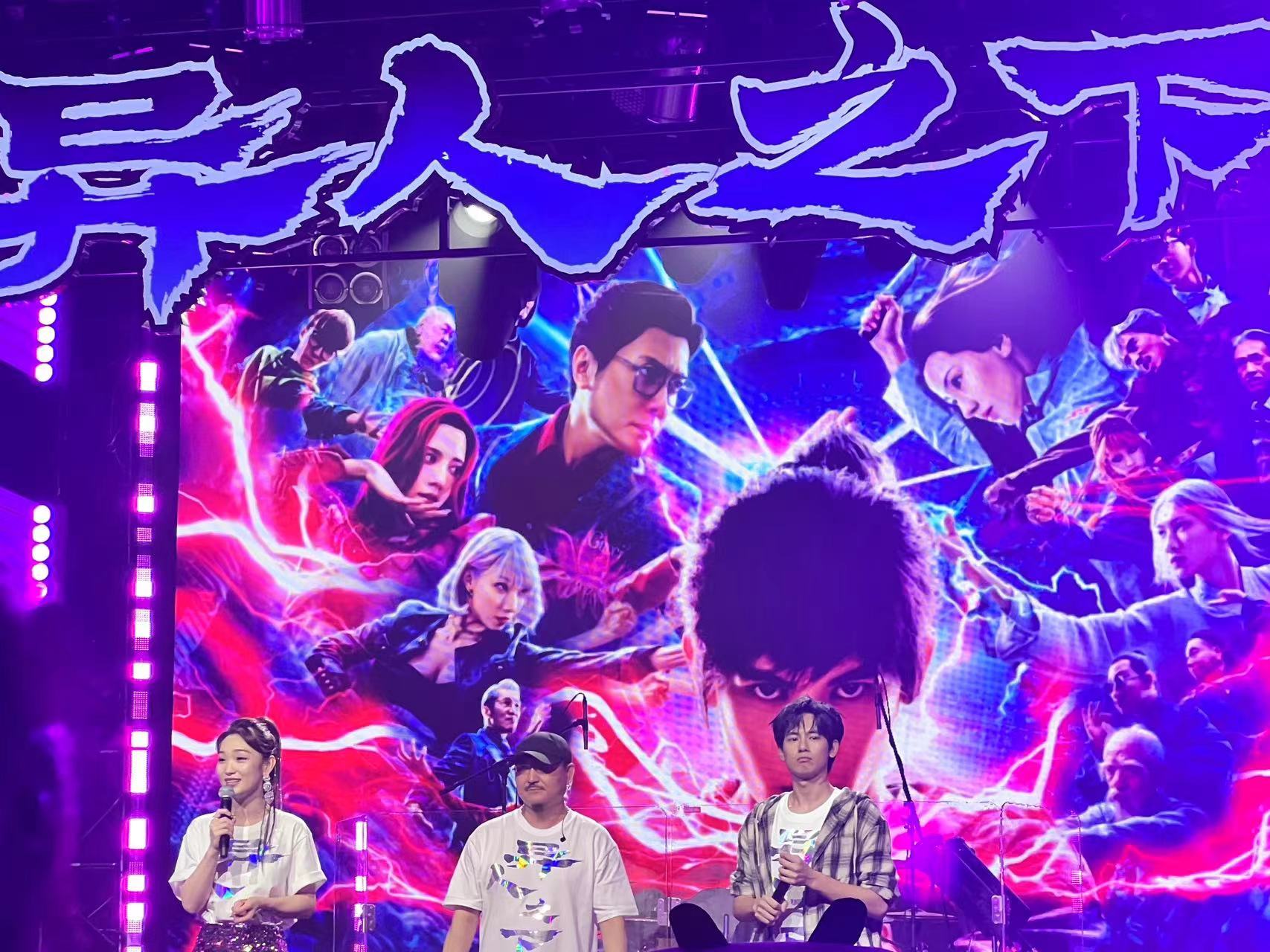 #乌尔善五十岁正是唱跳的年纪# 五十岁的乌尔善在《异人之下》的舞台上绽放摇滚之花