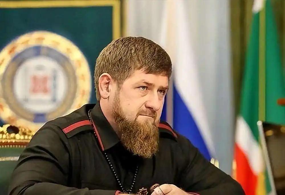 就连以忠犬自居的卡德罗夫也敢逼宫了，俄罗斯的未来到底会走向何方呢？对于如今的普京