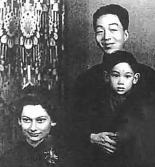 他是翻译整个中国的泰斗，活到95岁，儿子36岁自焚去世。杨宪益是中国翻译界的泰斗