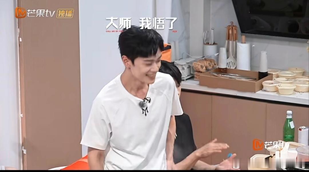曹骏 曹骏真的豁出去了，现场跟姚琛学习表情管理，认真又可爱！原来，曹骏一开始打算