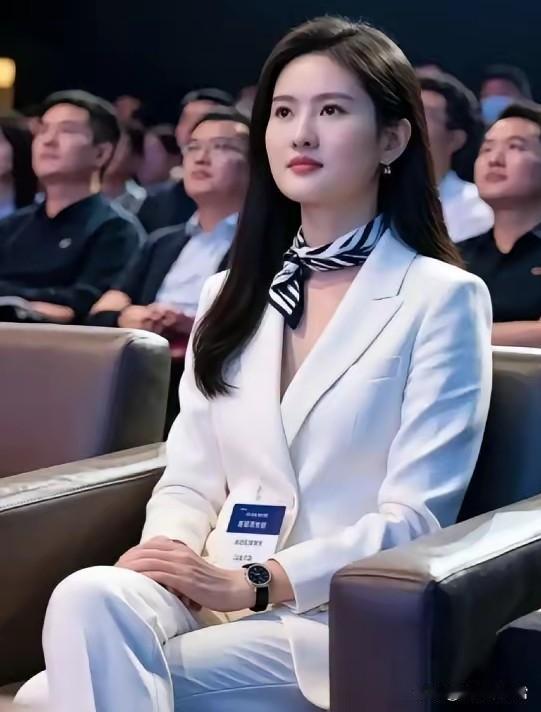 她被亲生父母抛弃，被舅舅养大，当她斩获22个世界冠军后，亲生母亲却找上了门，但她