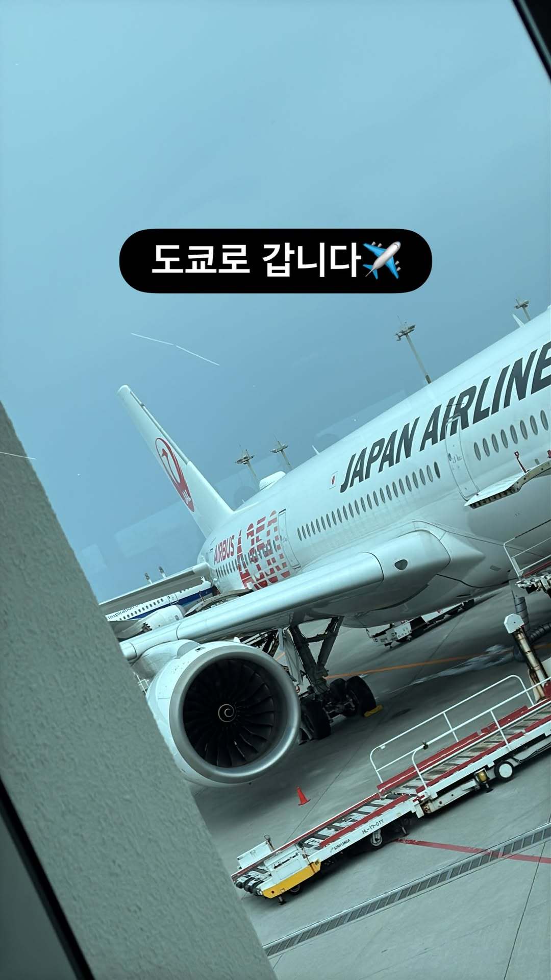 “CB百蓝_。251219利特 ins story更新两则：1️⃣去东京✈️2️