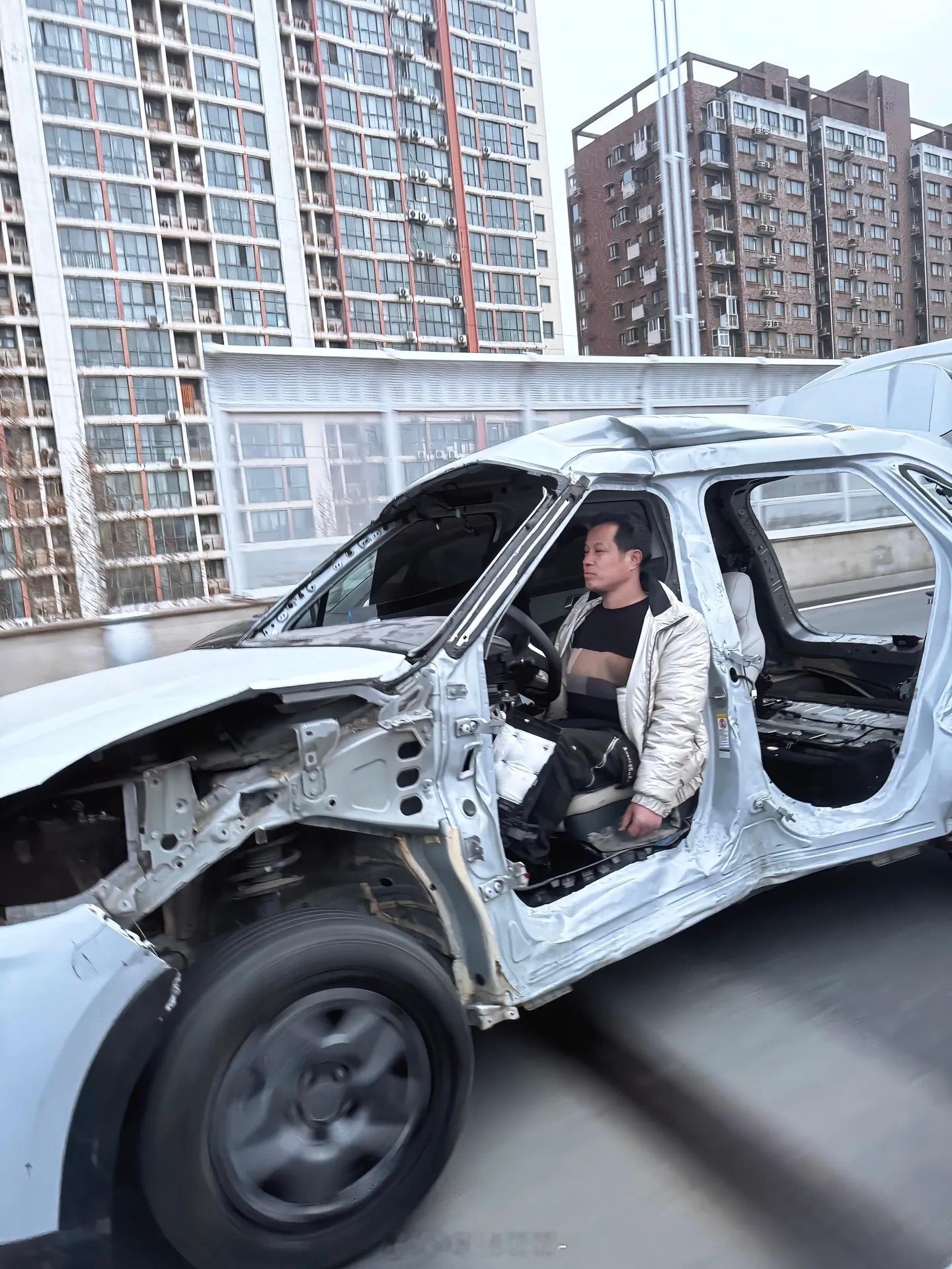 「安全才是最大的豪华」在这一刻具象化了。哥们太强了，元UP才多少钱啊，装成这样还