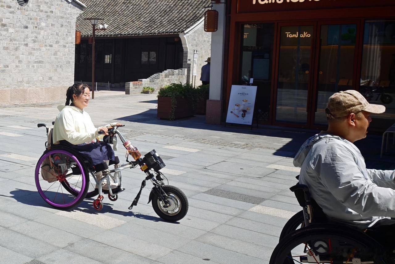 宁波曹美芳以刻刀为翼在轮椅上绽放生命精彩宁波海曙曹美芳在家中打造 3 平方米 “