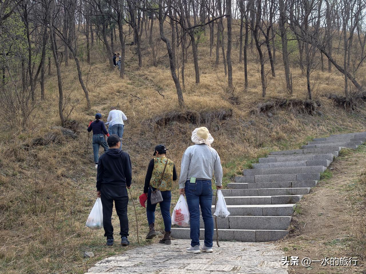 清明自驾安丘天路，真的太堵了，半路变卦，改爬安丘最高峰，祁福摘药山老子庙。

摘