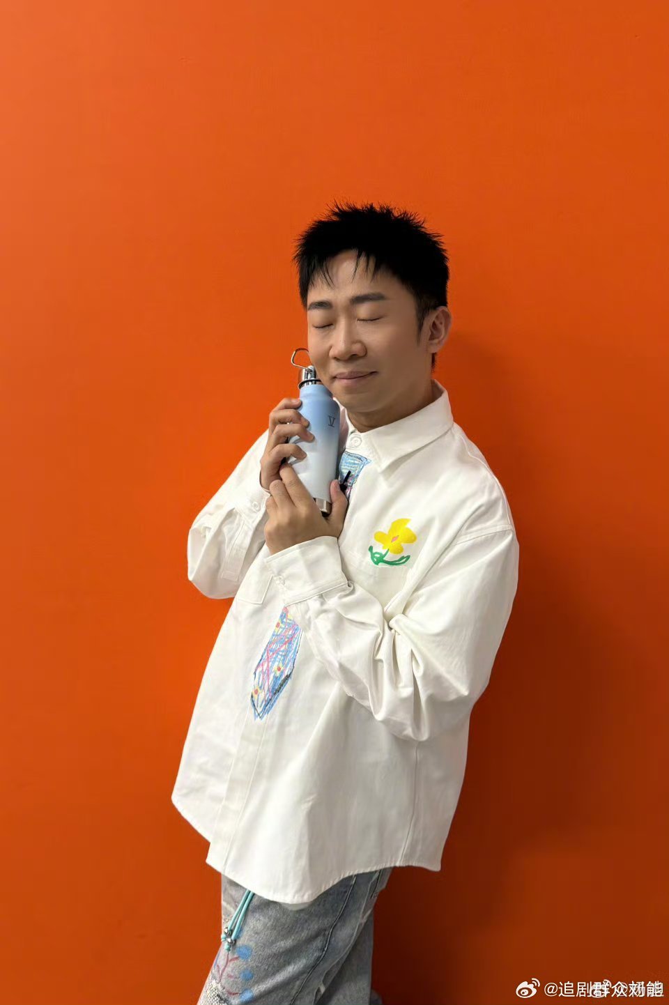 武艺杨迪连发12条微博你好星期六武艺和杨迪这是游戏玩嗨了啊，输了连发12条微博，