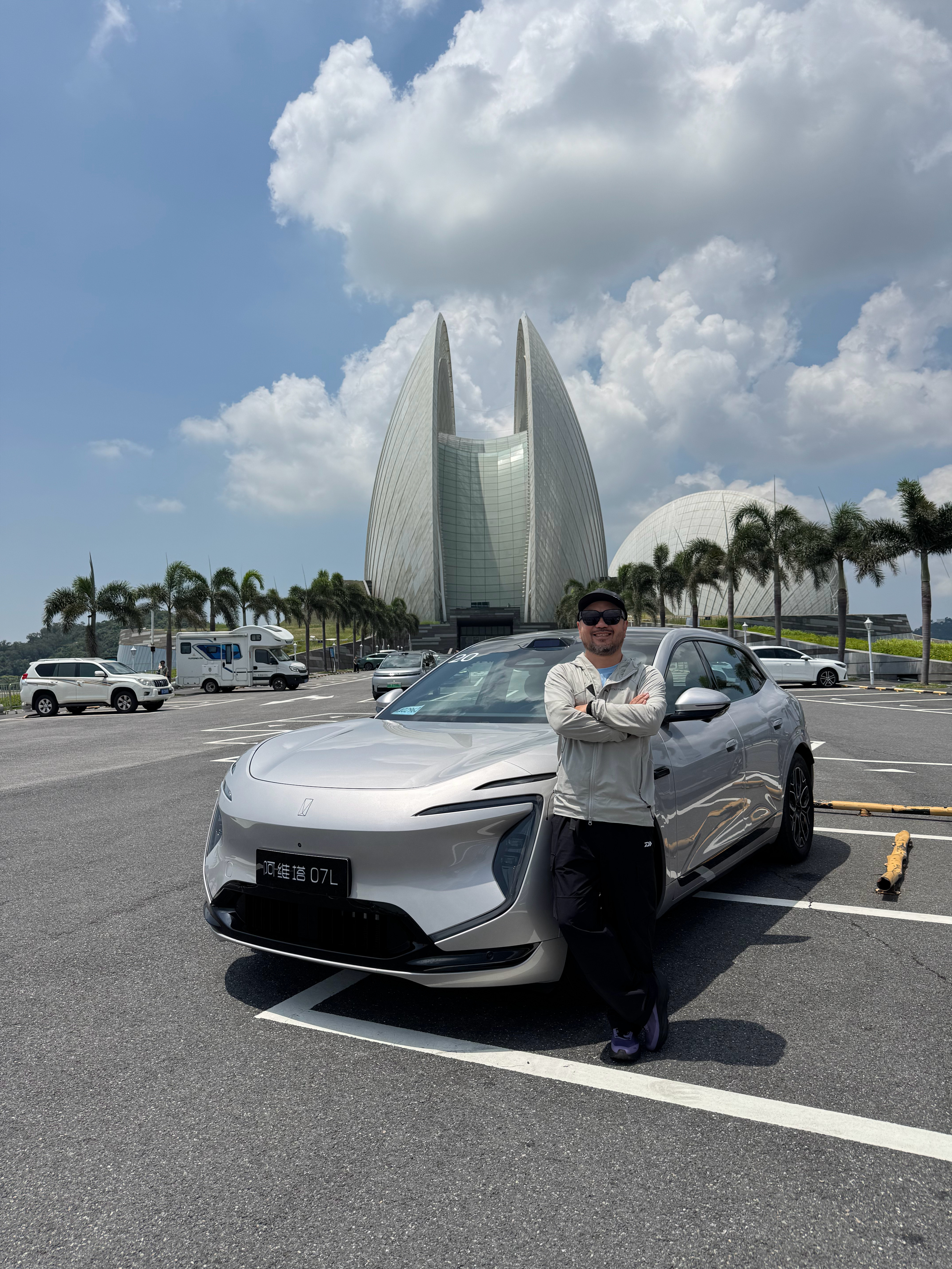 我朋友 Model Y 买早了，再等等就好了 珠海·珠海大剧院