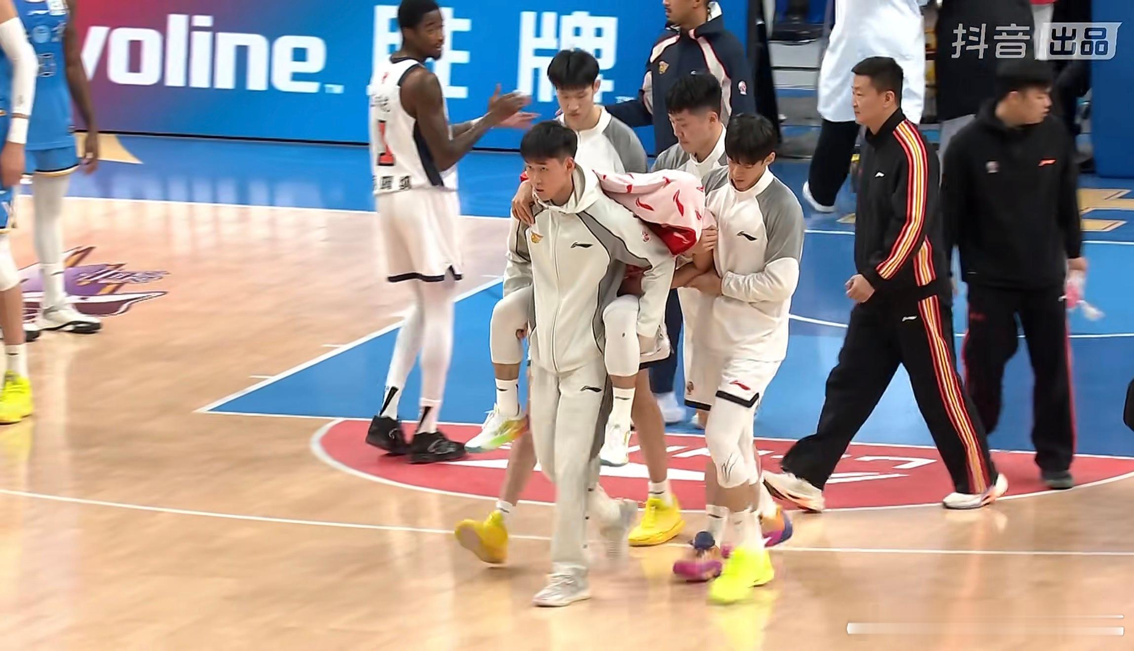 希望所有球员都能远离伤病CBA北京男篮vs广东男篮徐杰受伤