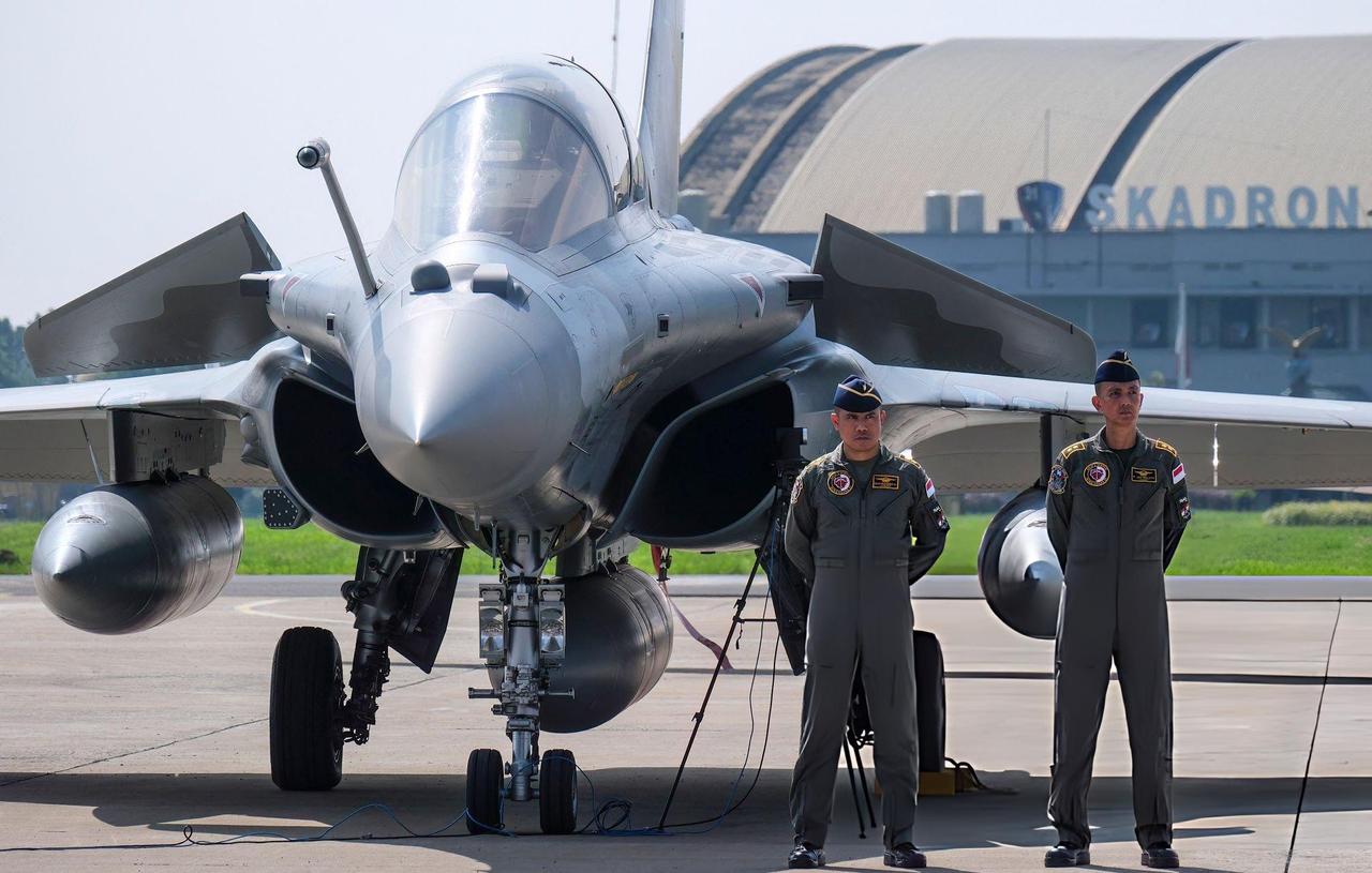 阵风多用途战斗机和A400M MRTT正式加入印度尼西亚空军服役。
印度尼西亚总