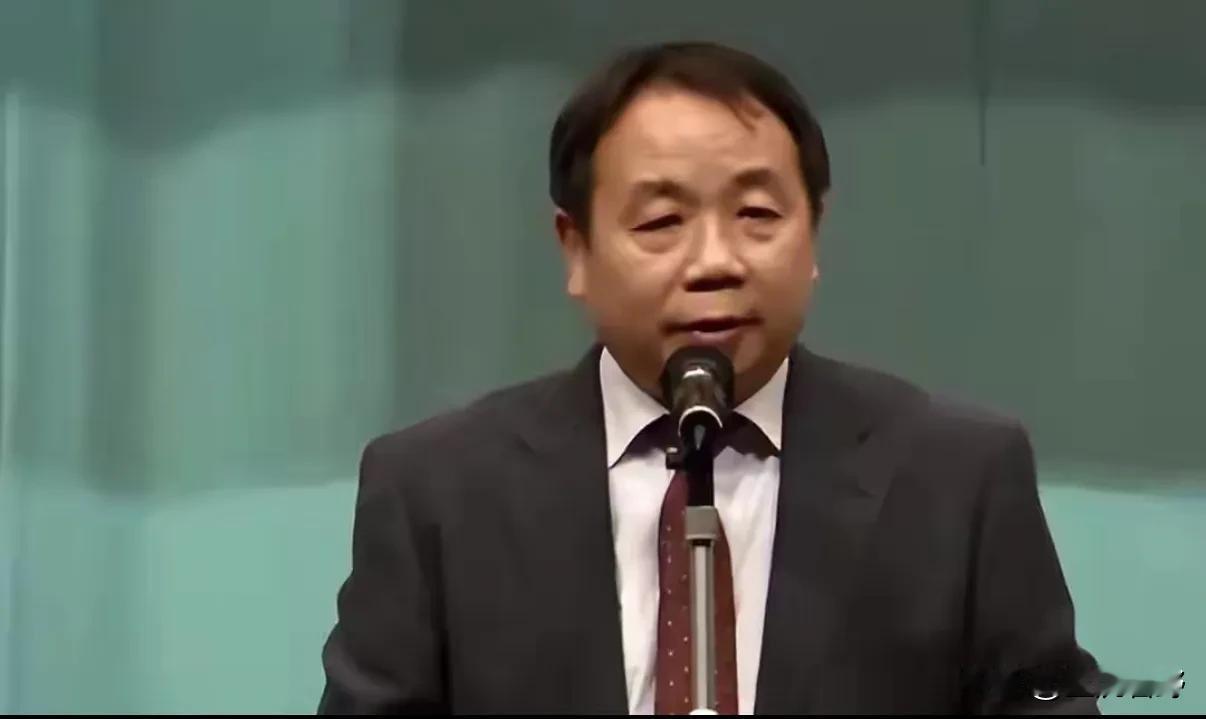 松山机场这一幕，真叫人看尽了世态炎凉与人性丑陋。
​石平原本以为是场“荣归”，被