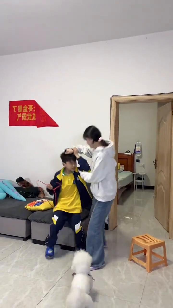 有人哈哈哈哈，你别笑。