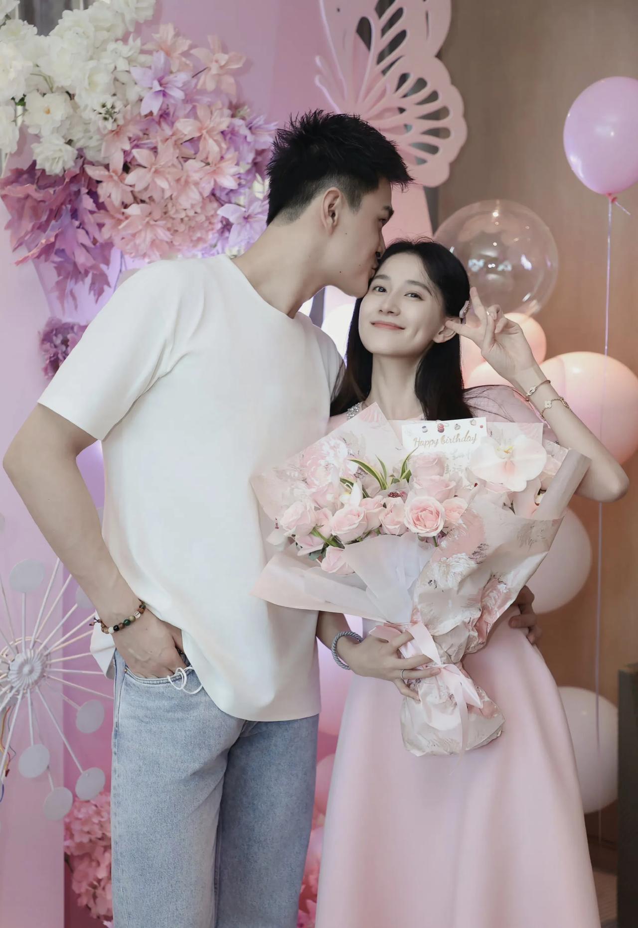 孙杨真是可惜，本来这个时候他应该在巴黎准备奥运会了，现在只能在家里给老婆过生日。