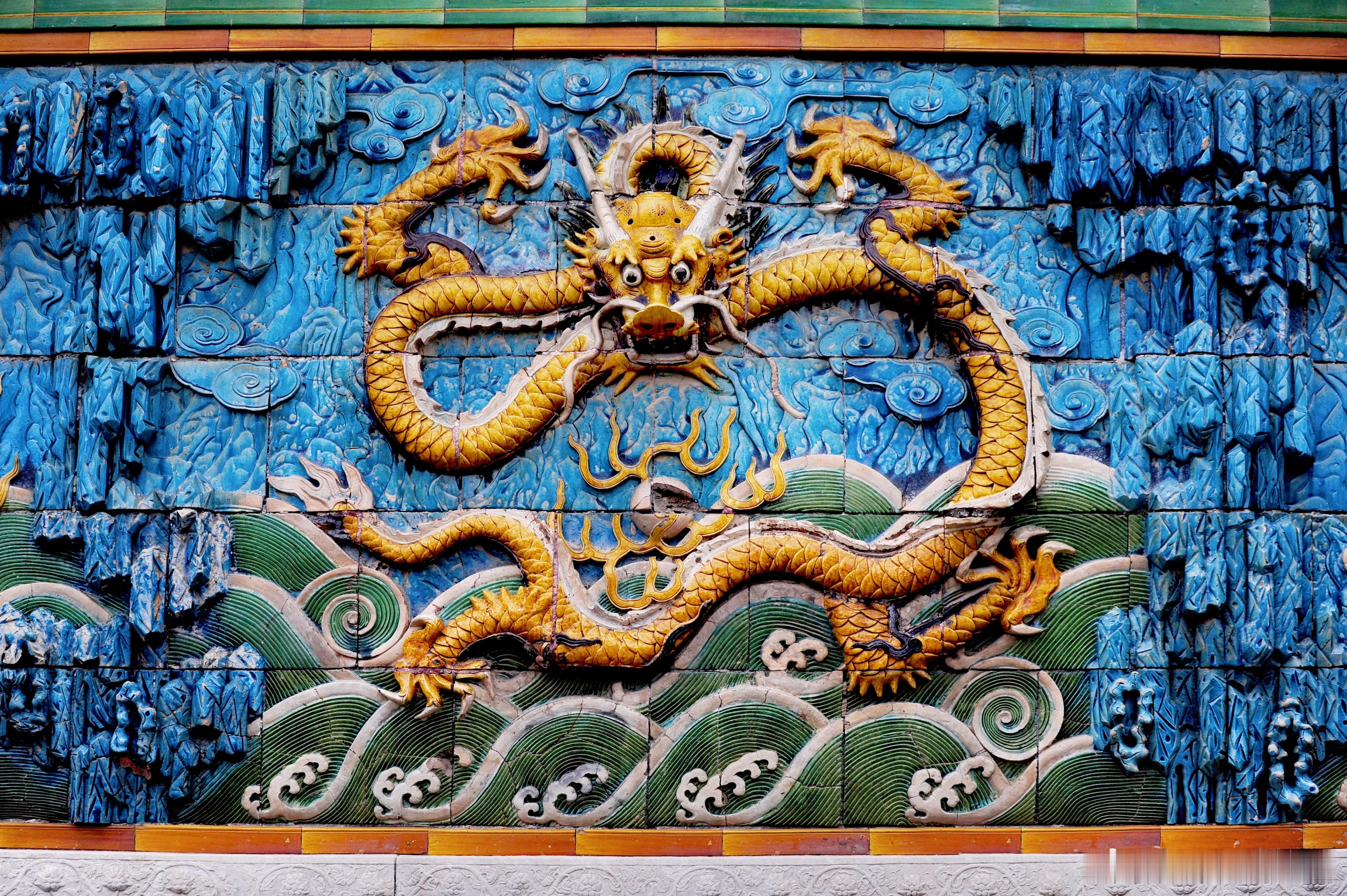“龙”作为中国文化的代表性元素，已经渗透到了我们生活中的每一个角落，无论是古代还
