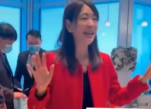 贾永婕再曝大S第二次追思会，她说她目测具俊晔瘦了12斤！

真是人才啊，目测就能