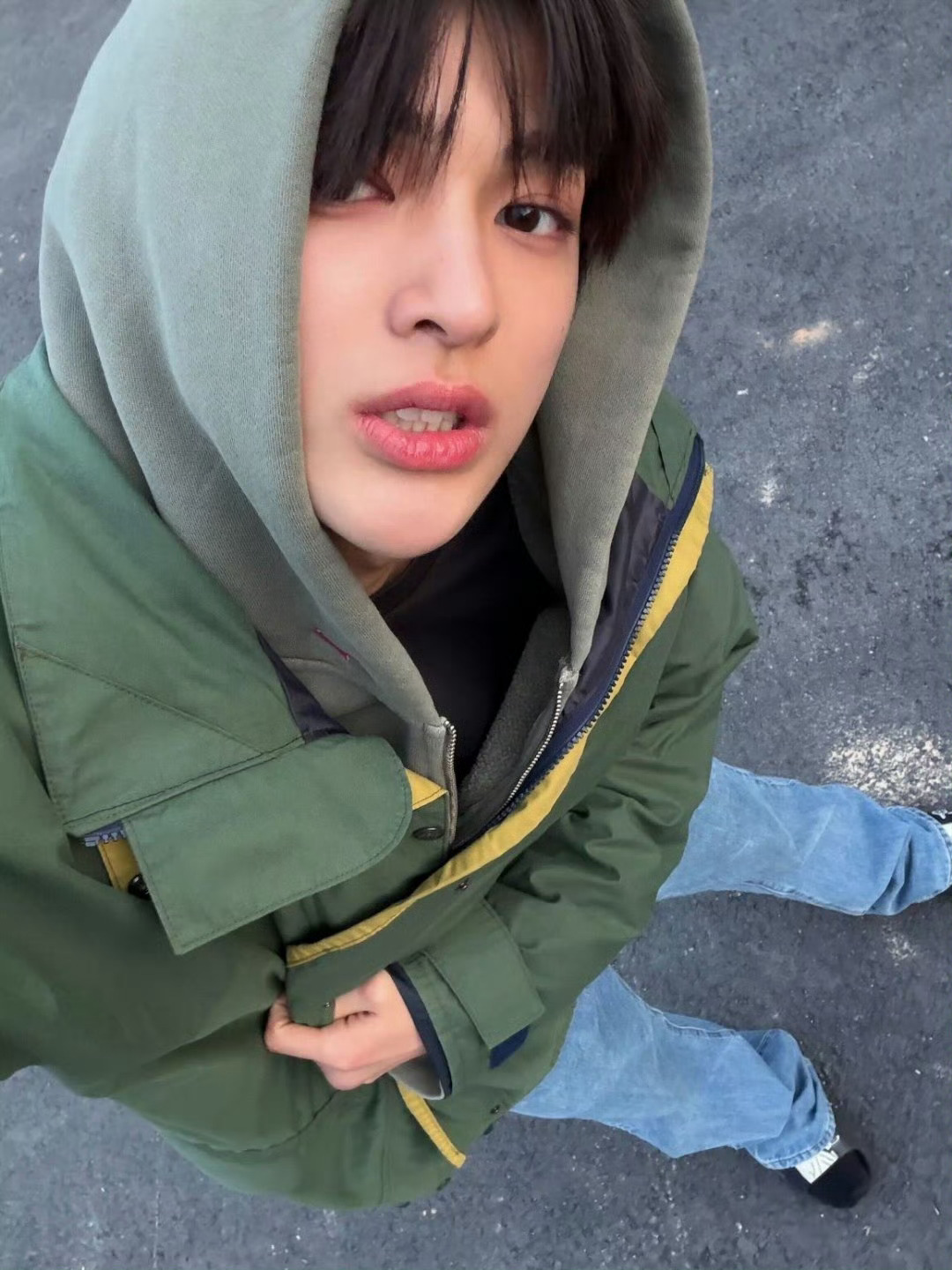 这个男孩嘴被我亲肿了 