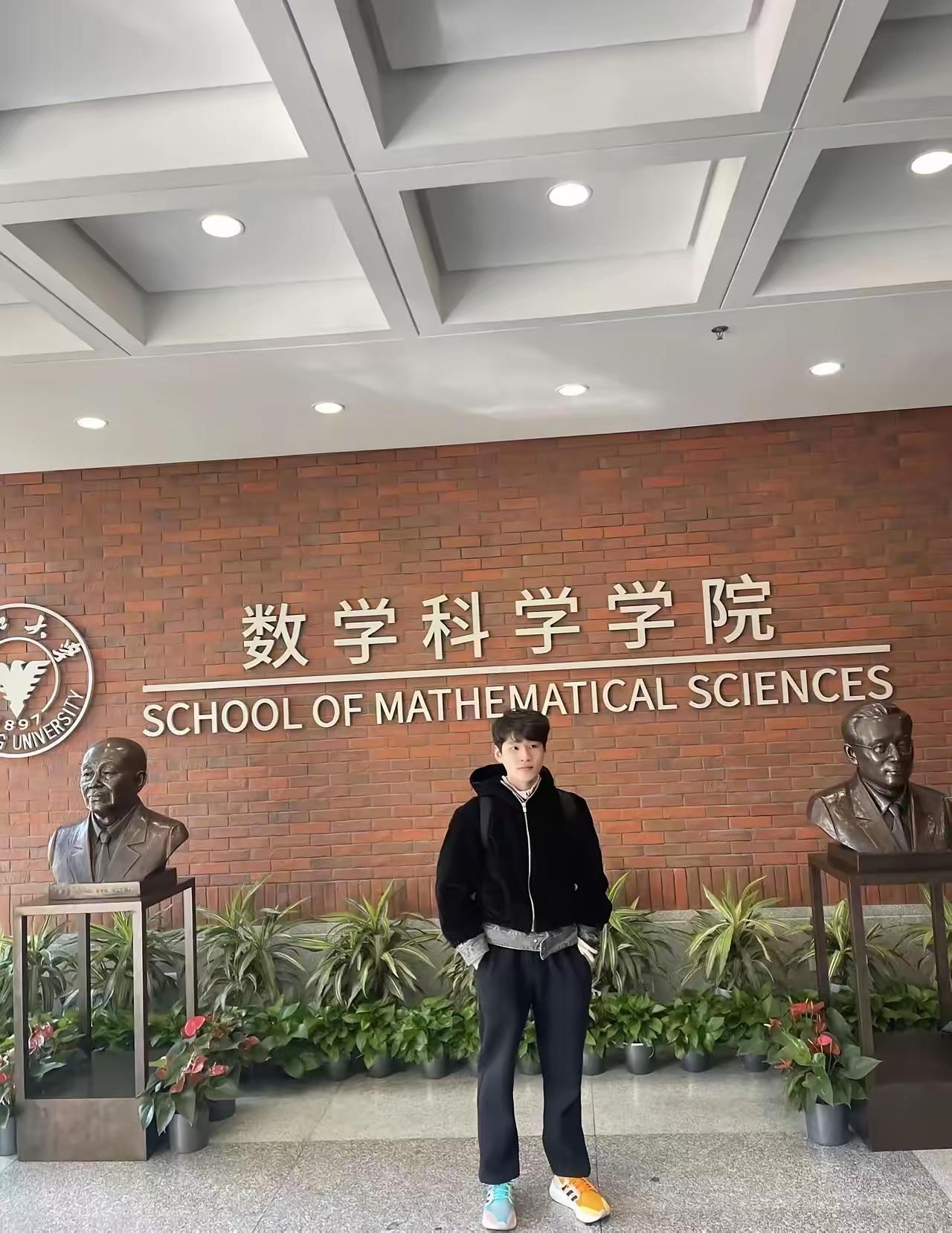 浙大保研学霸刷屏！凌晨的灯与酸话里的真相，撕开当代教育最现实的遮羞布
 
一位父