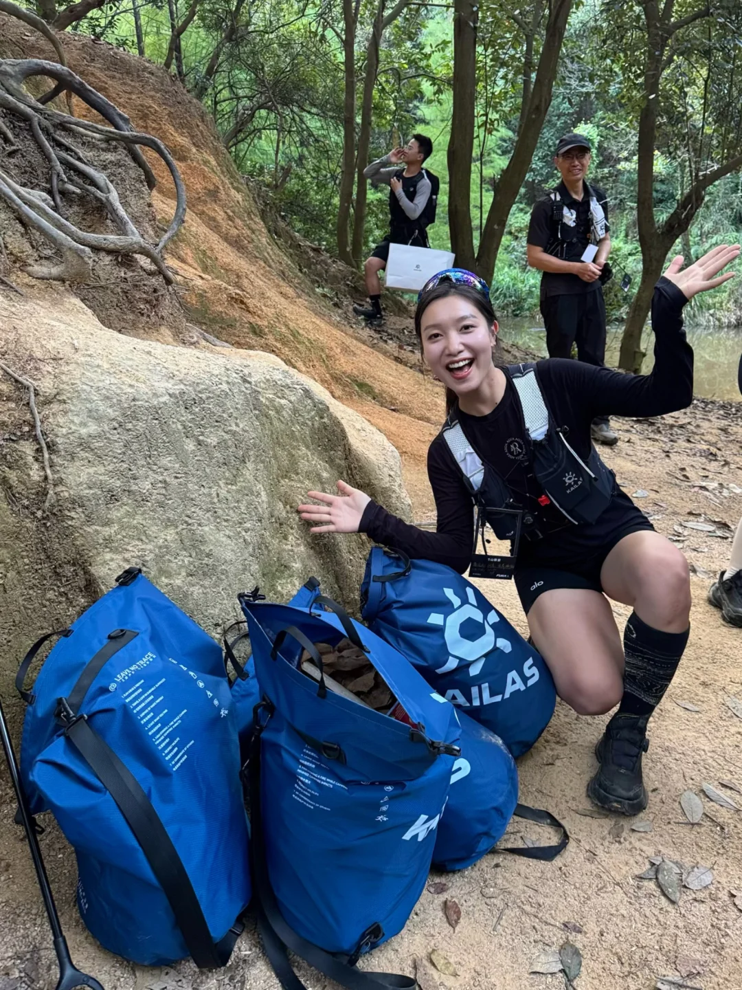 小花小草管不了的垃圾 就让我们带走吧!