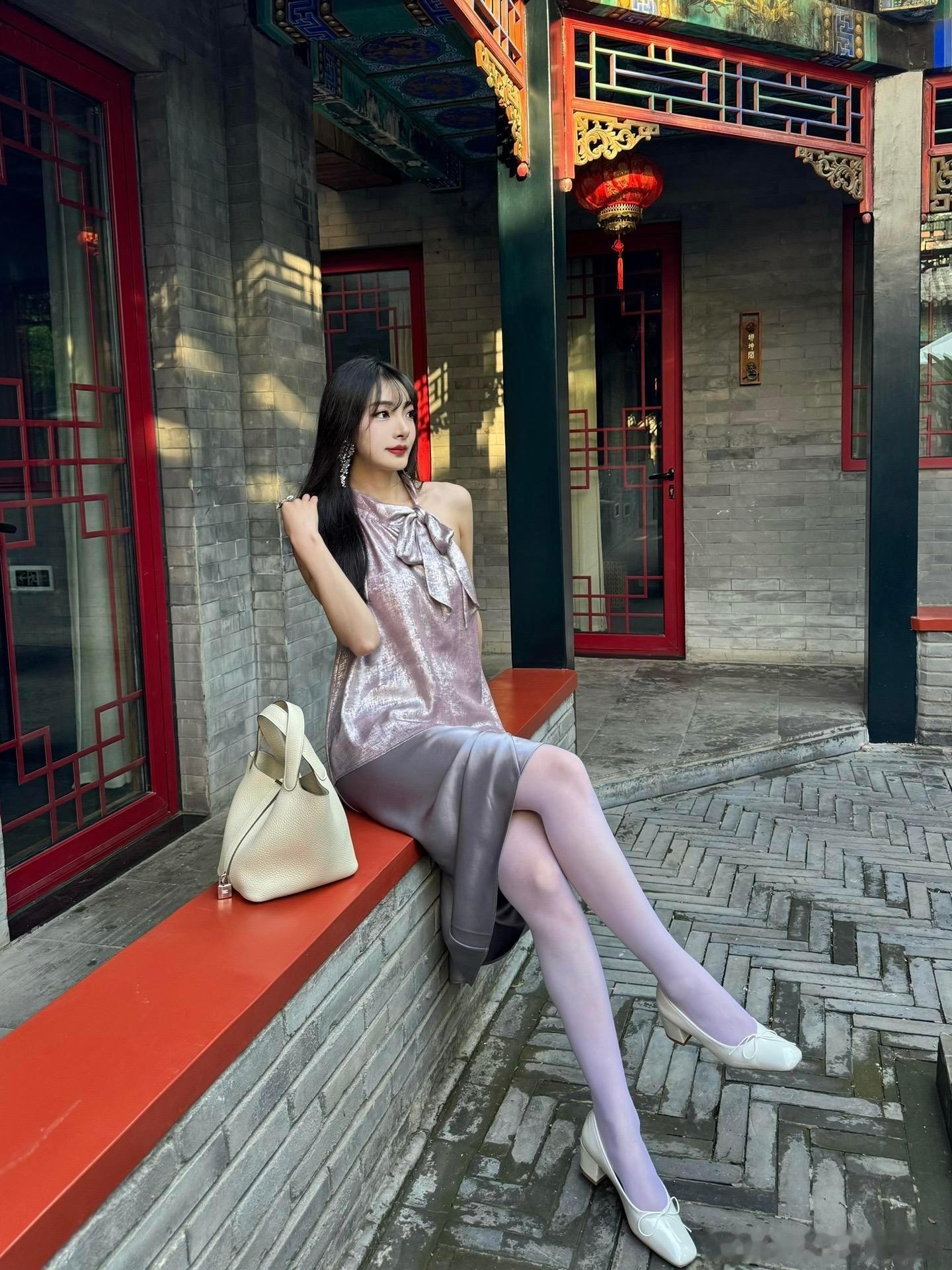 不懂就问，这是什么颜色的丝袜？ ​​​