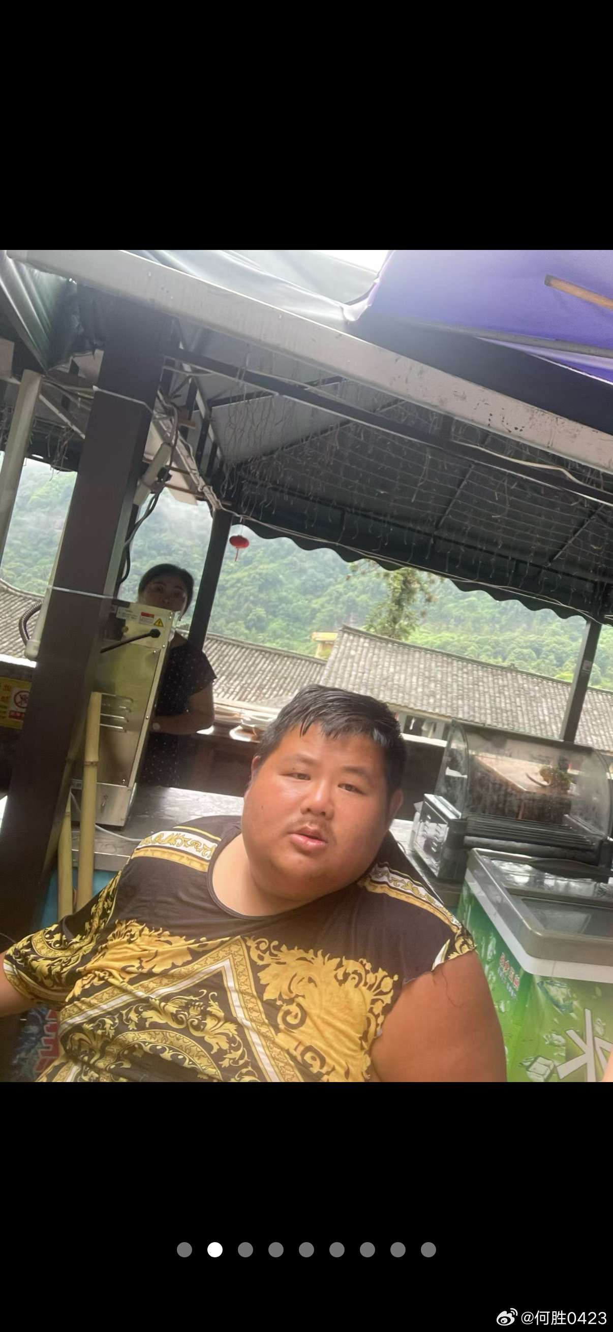 良子最近几天在爬峨眉山，有偶遇到的小伙伴吗？感觉他这趟下来可以瘦个20斤 