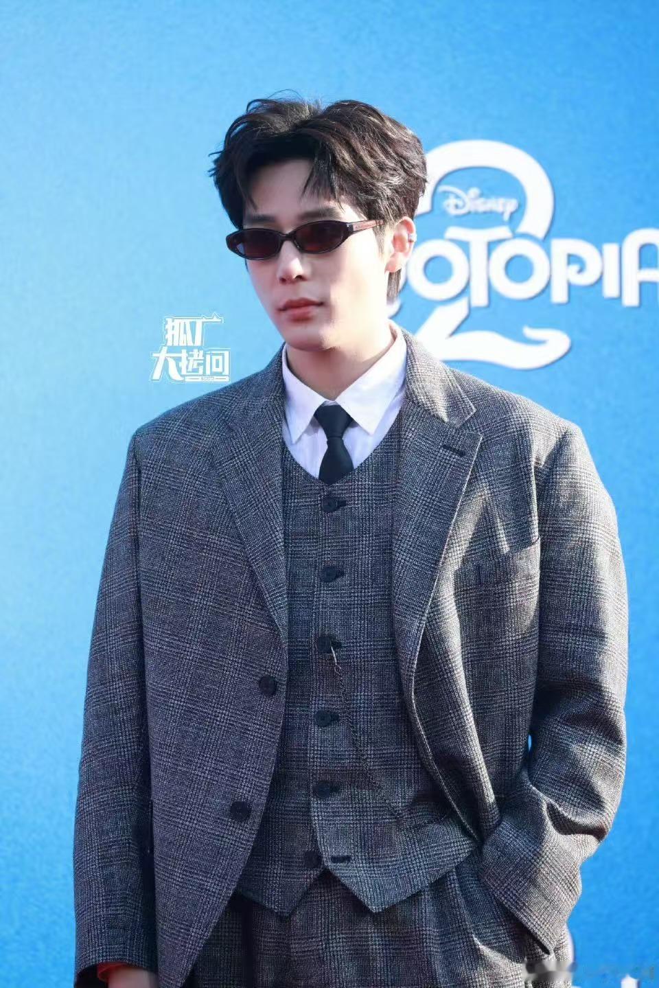 金晨浅绿色礼裙，不错，