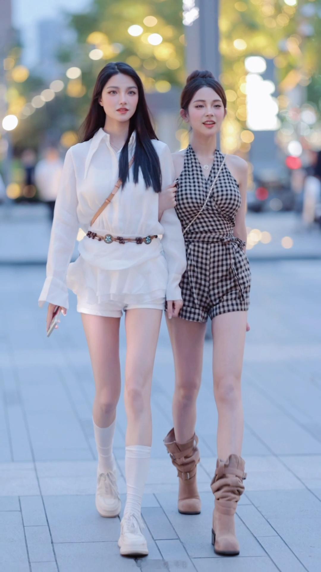 【成都街拍】姐妹花。丨摄影拍照每日穿搭 ​​​
