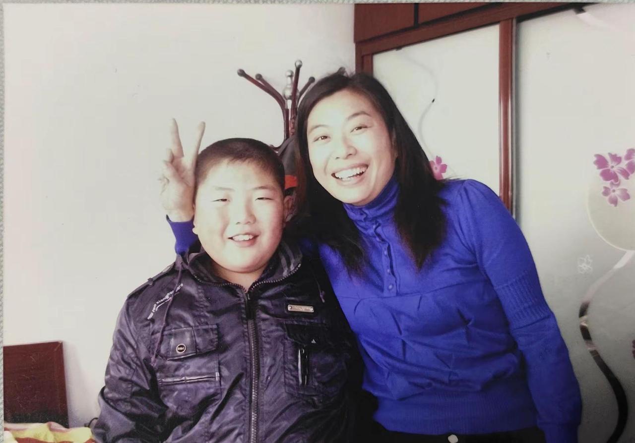 当我无意中发现一张小时候的照片。。。这也证明我从小到大根本没瘦过最珍贵的照片时光