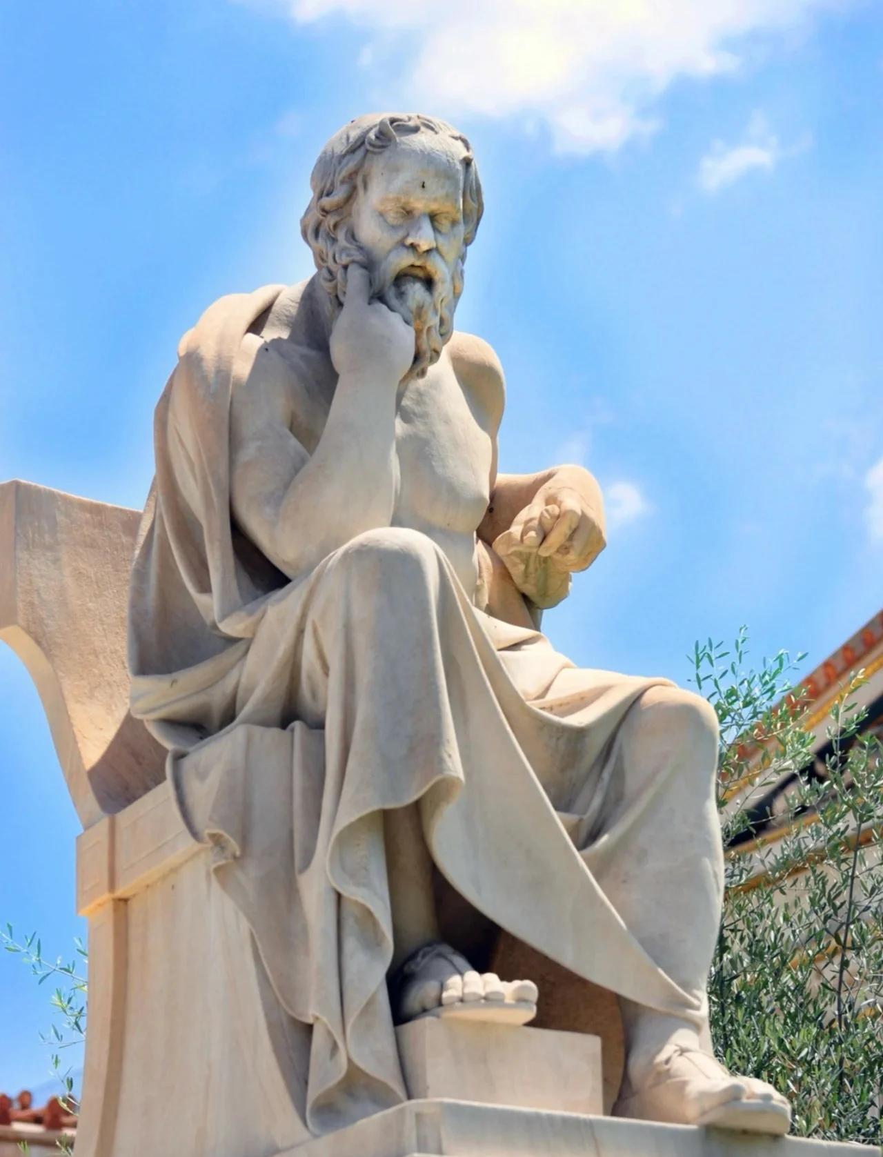 公元前399年，雅典城邦处死了一位年近七旬的老人；他没有叛国投敌，没有密谋谋反，