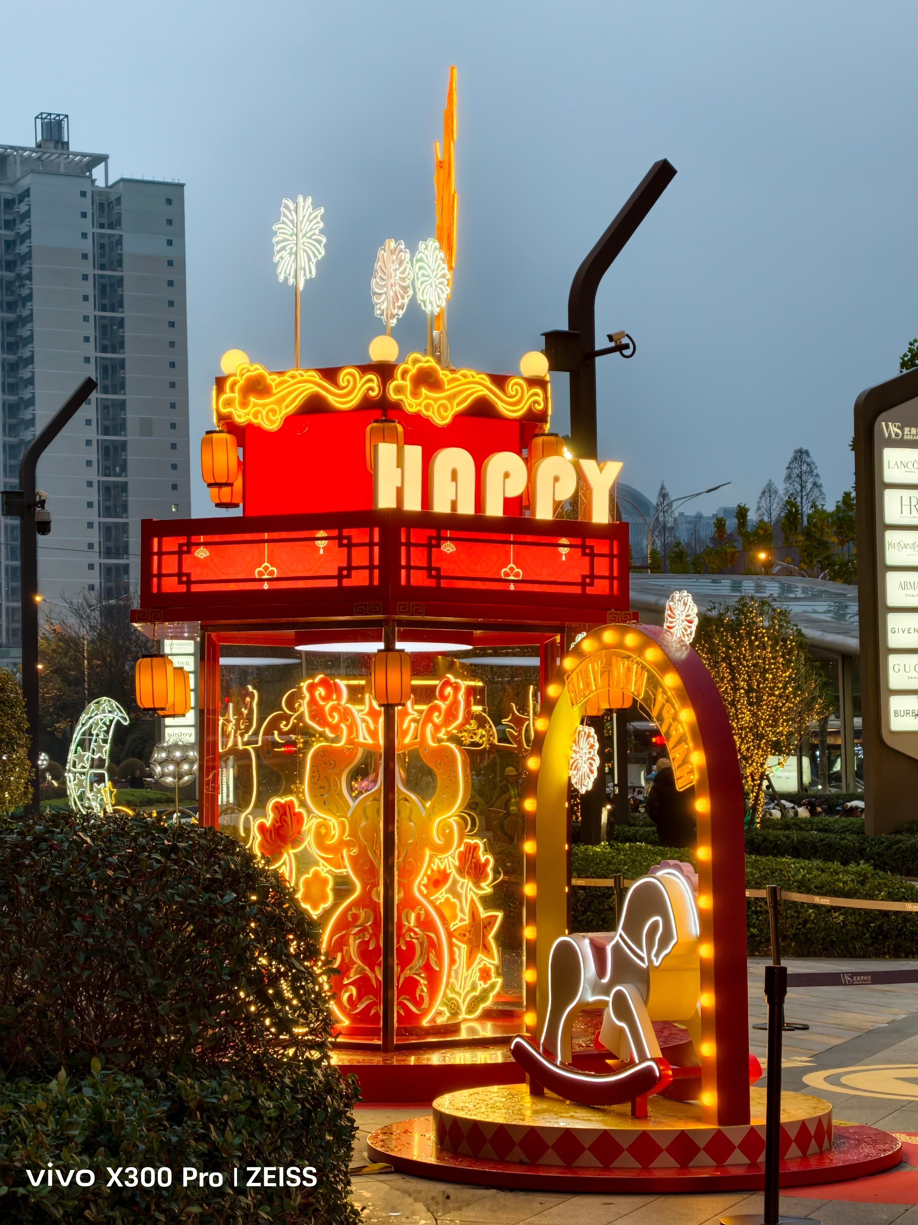 还有一组夜景灯牌随手拍📷vivo X300 Pro 华为Mate80 Pro 