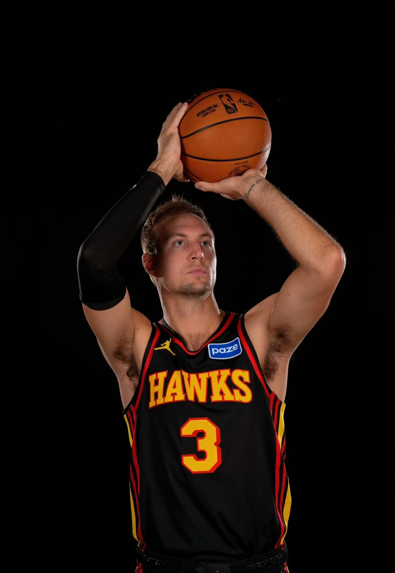 湖人用文森特和2032年的次轮签换来了肯纳德！！！舒服了！！！湖人老鹰交易